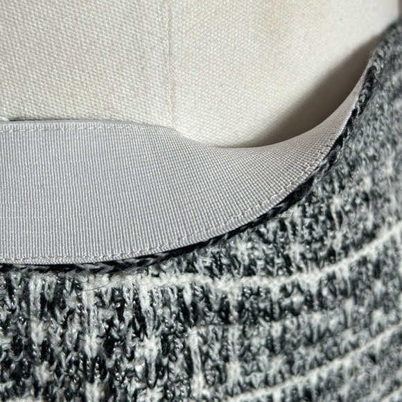 Sioni A- Line Skirt Knit Fringe Hem Black and White Stretchy size small - Picture 6 of 8